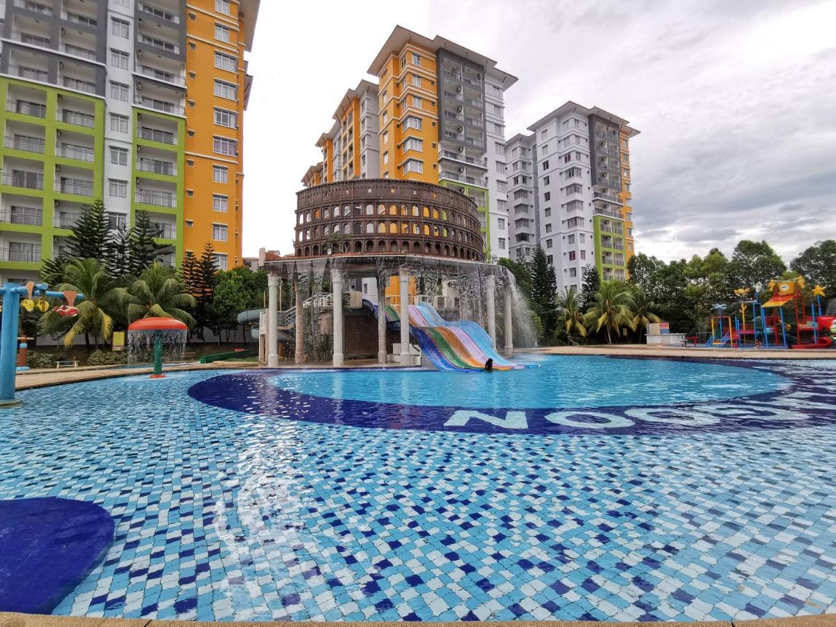 B - Lagoon Water Themepark Suite Melaka Town Exterior photo