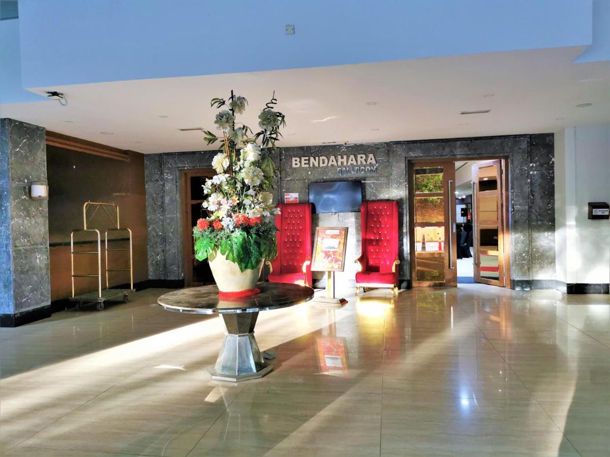 B - Lagoon Water Themepark Suite Melaka Town Exterior photo