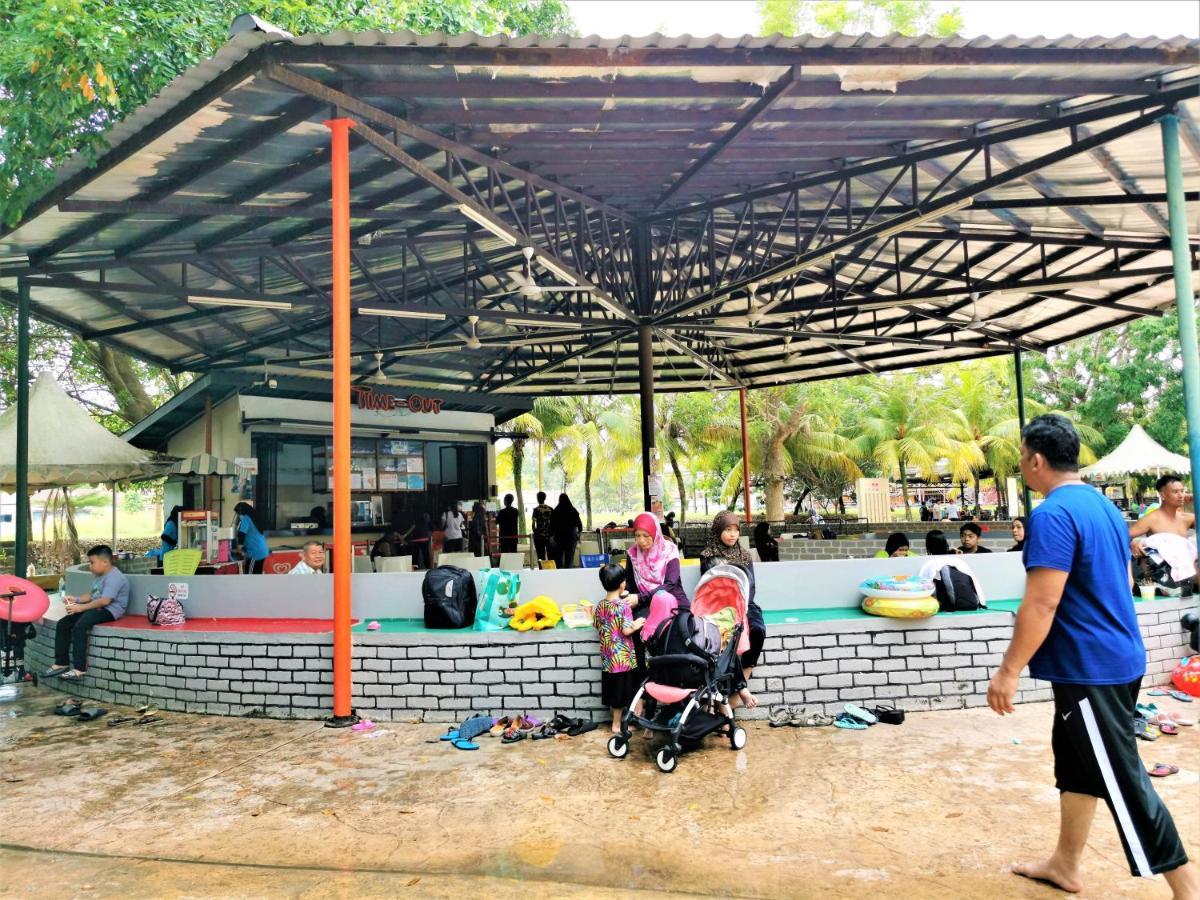 B - Lagoon Water Themepark Suite Melaka Town Exterior photo