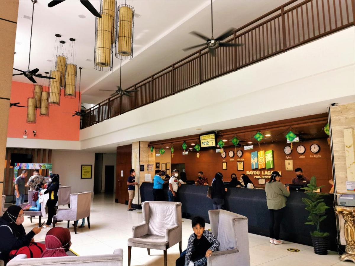 B - Lagoon Water Themepark Suite Melaka Town Exterior photo