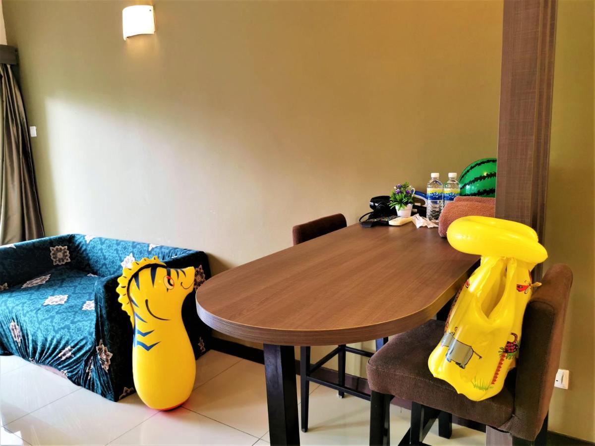 B - Lagoon Water Themepark Suite Melaka Town Exterior photo